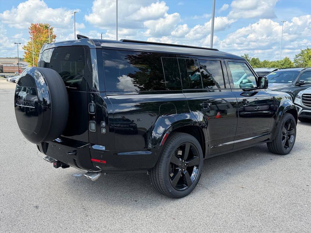 New 2026 Santorini Black Metallic Land Rover V8 image 5