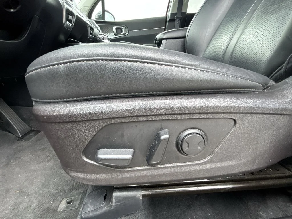 Used 2021 Red Kia S image 14