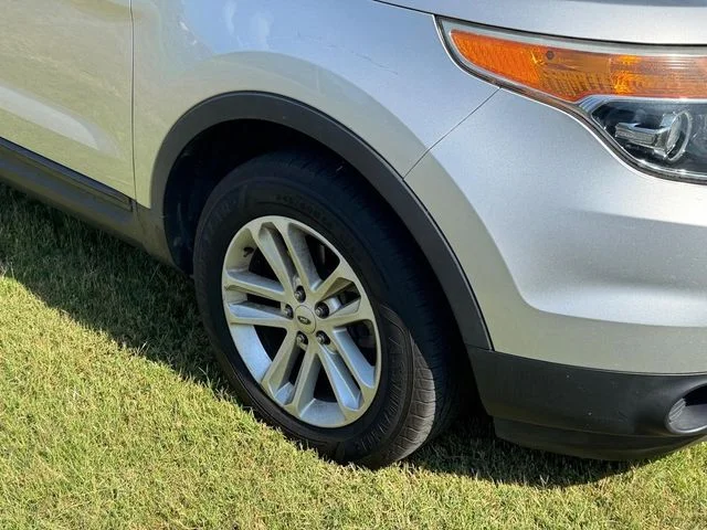 Used 2015 Silver Ford Base image 9