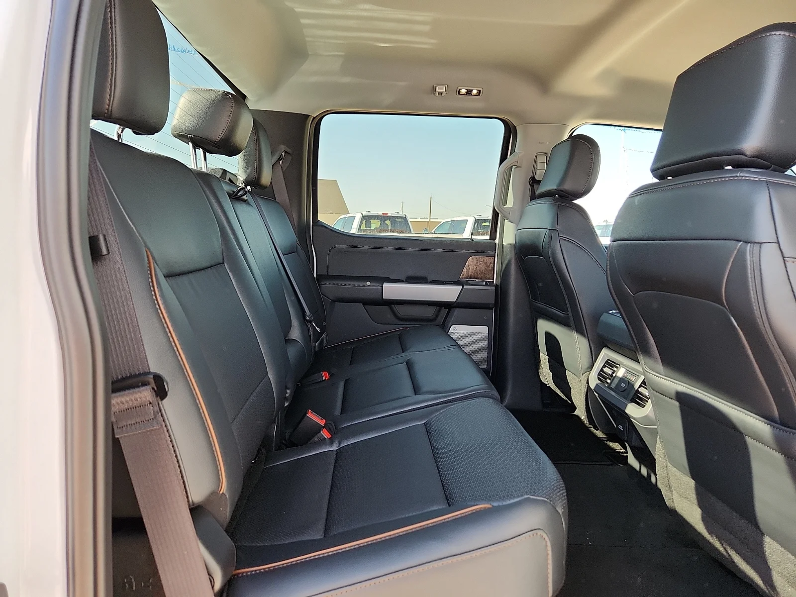 New 2026 Oxford White Ford Lariat image 19