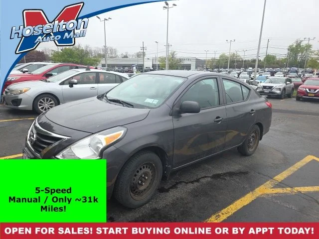 2015 Nissan Versa's photo