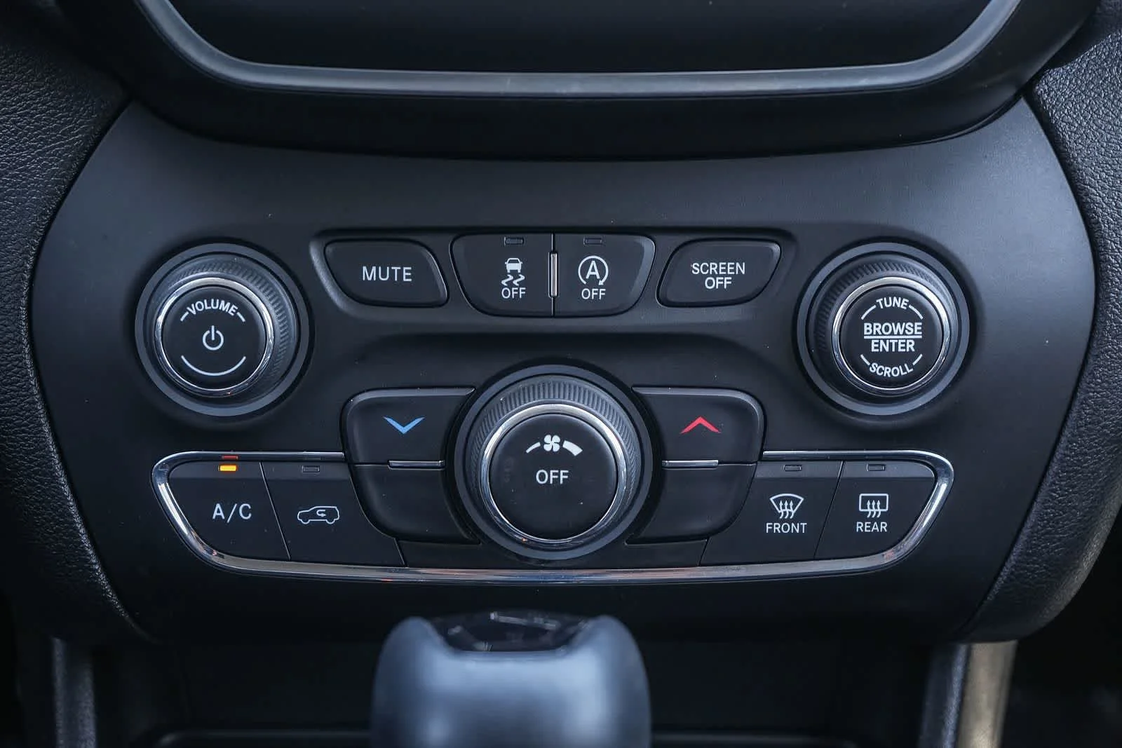Used 2021 Diamond Black Crystal Pearlcoat Jeep Altitude image 14