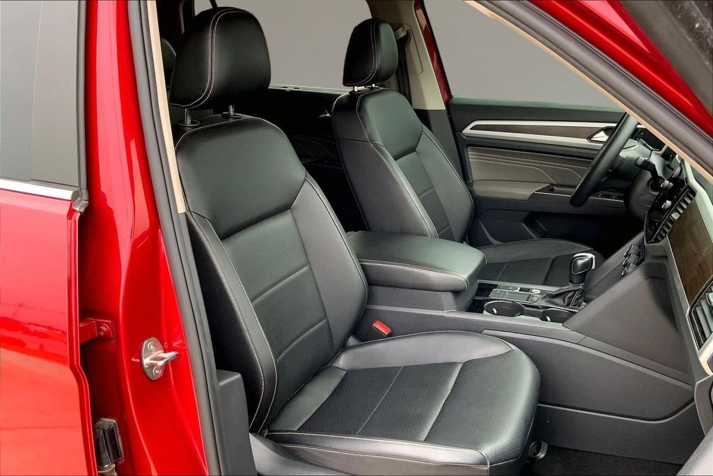 Used 2022 Red Metallic Volkswagen 3.6L V6 SE w/Technology image 7