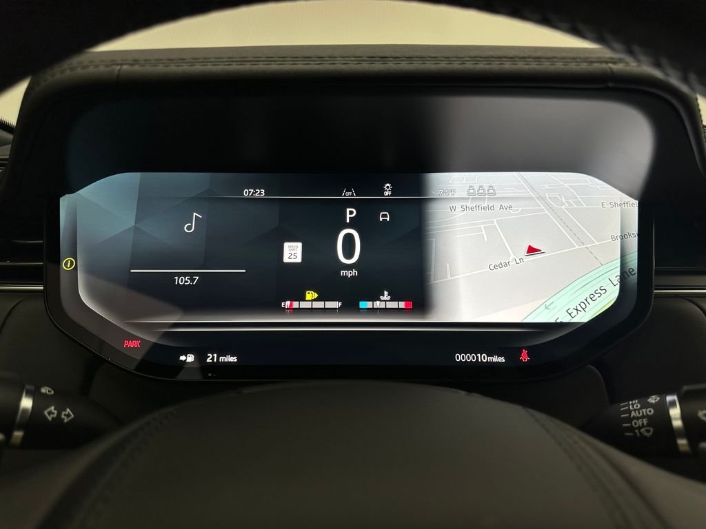 New 2026 Eiger Grey Metallic Land Rover SE image 16