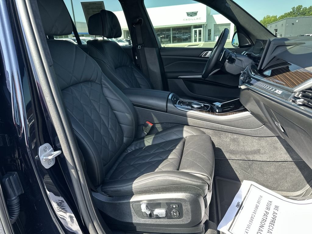 Used 2025 Black BMW xDrive50e image 31