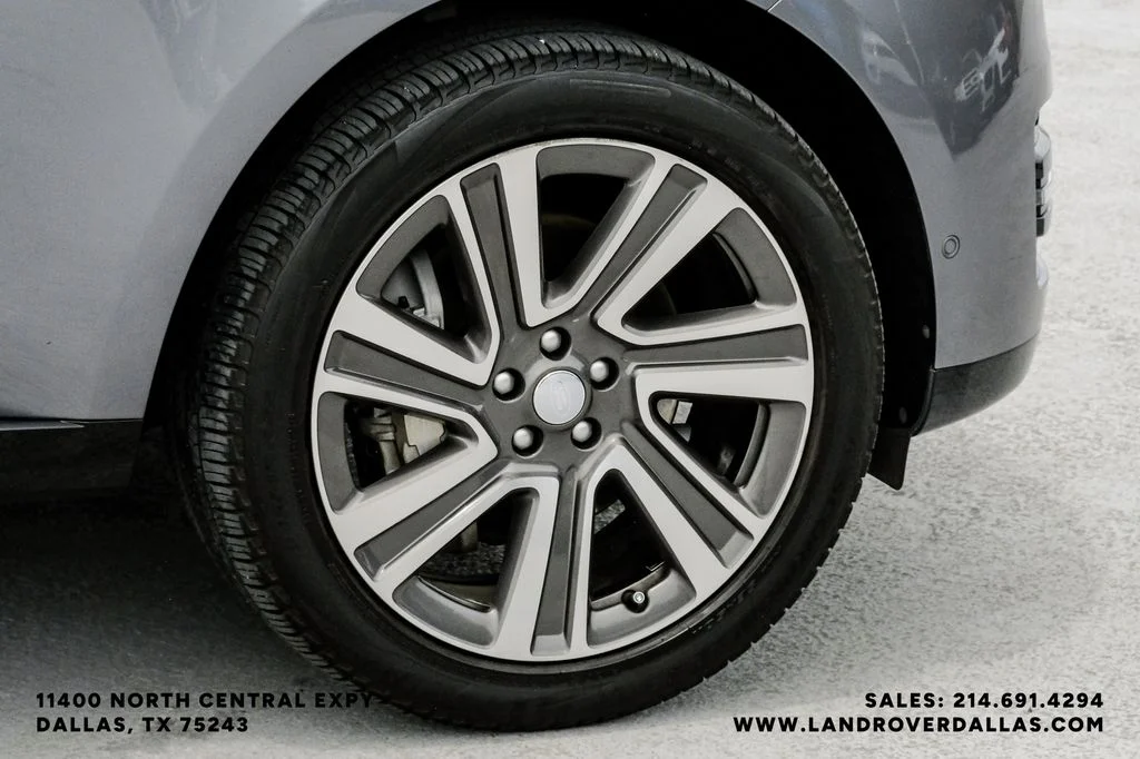 Used 2023 Grey Land Rover SE image 63