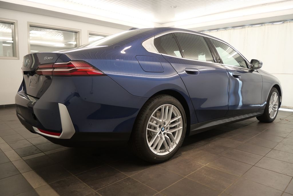 2025 BMW 5 Series 530i - Photo 6