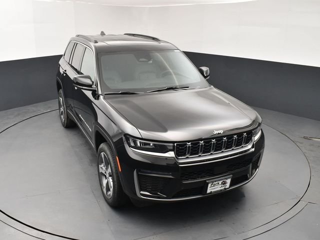 New 2026 Diamond Black Crystal Pearl-Coat Exterior Paint Jeep Limited image 13