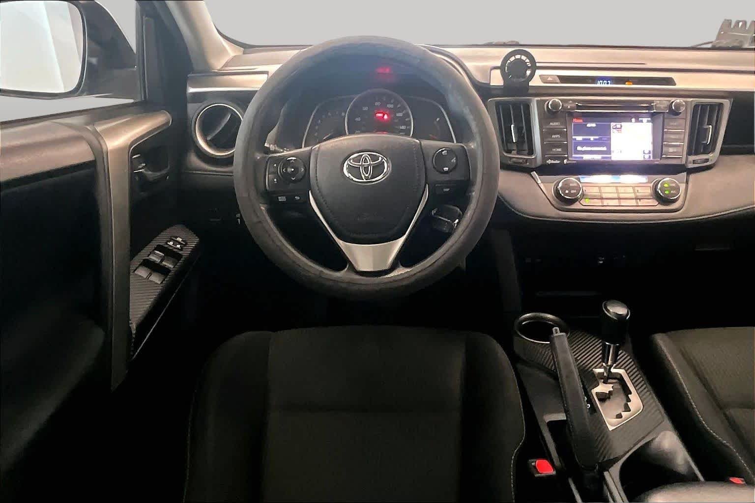 Used 2015 Magnetic Gray Metallic Toyota XLE image 5