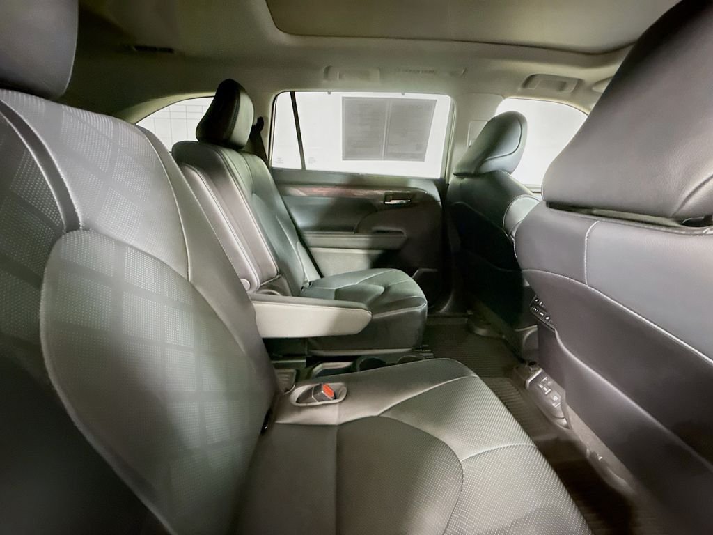 Used 2023 Magnetic Gray Metallic Toyota Platinum image 30