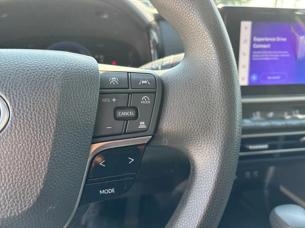 Used 2025 White Toyota  image 18