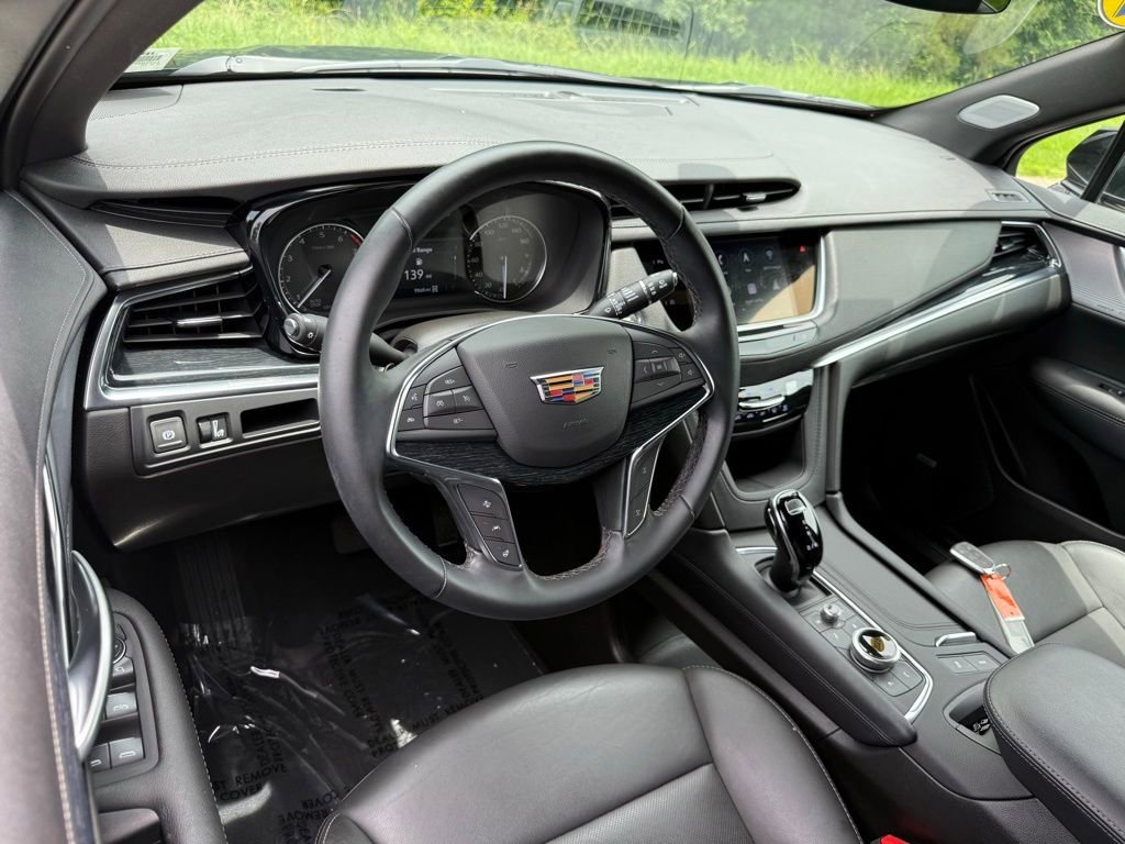 Used 2025 Stellar Black Metallic Cadillac Premium Luxury image 4