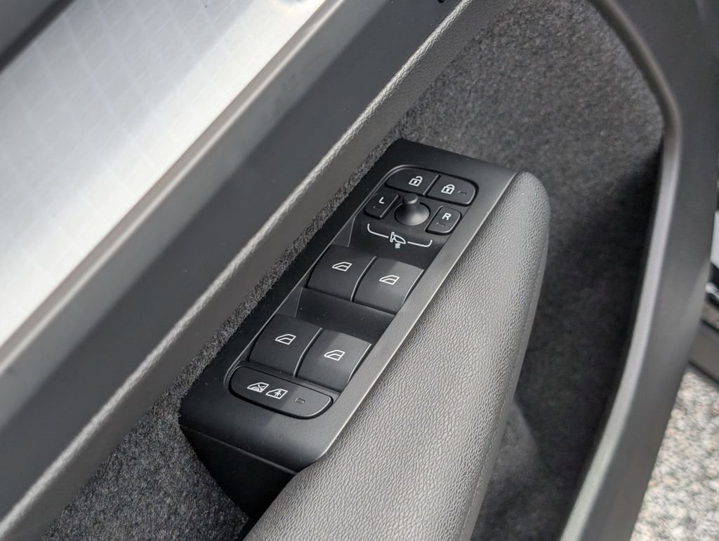 Used 2026 Black Volvo B5 Ultra Black Edition image 13