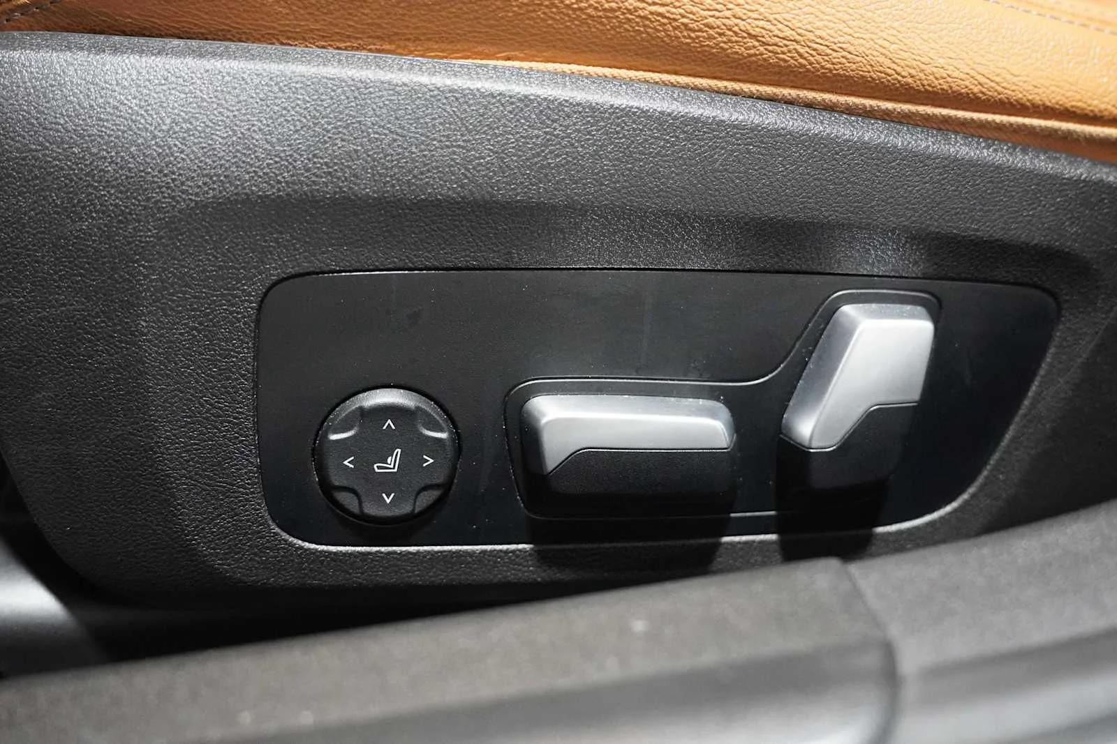 Used 2023 Skyscraper Grey Metallic BMW 330i xDrive image 11