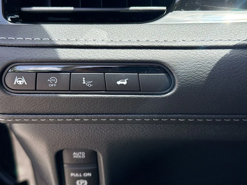 New 2027 BLACK OBSIDIAN INFINITI Luxe 2WD image 10