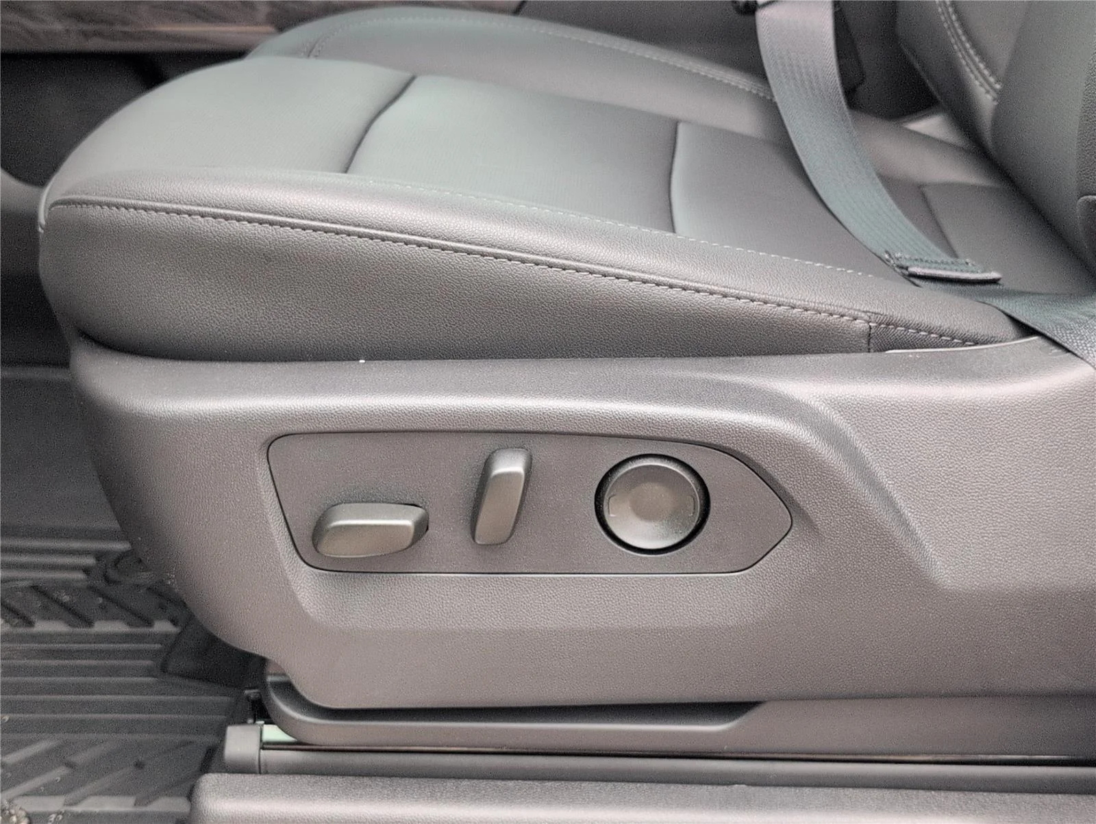 2026 Chevrolet Silverado 1500 LTZ - Photo 14
