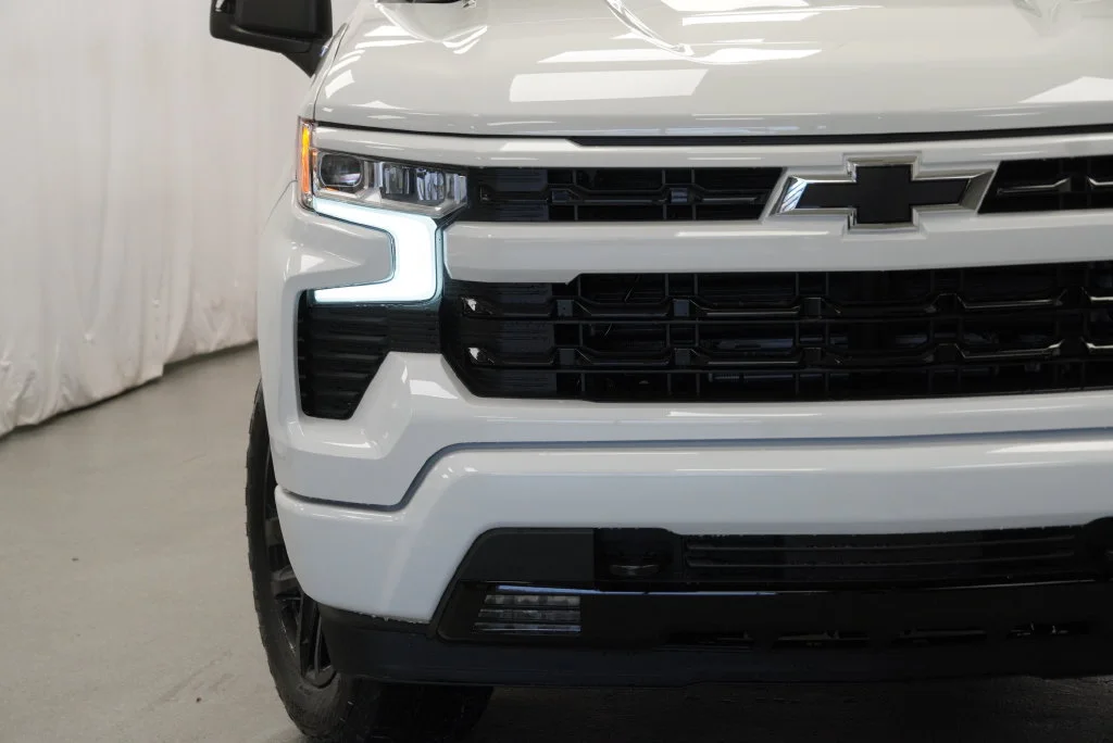 New 2026 Summit White Chevrolet RST image 32