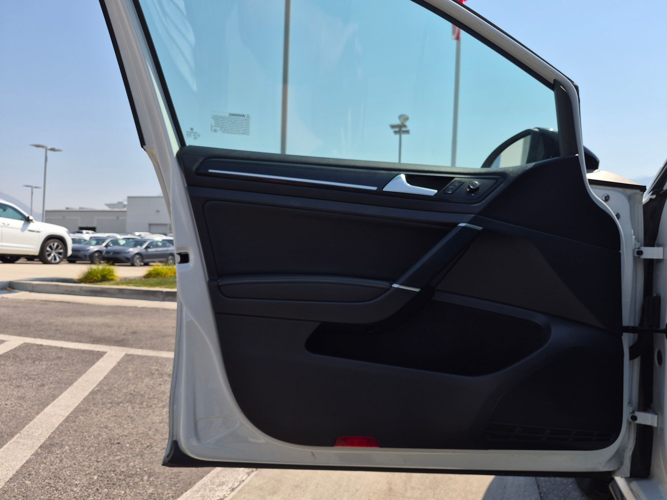 Used 2019 Oryx White Pearl Volkswagen DCC & Navigation 4Motion image 12