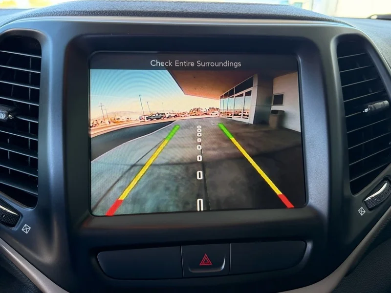 Used 2017 Granite Crystal M Jeep Latitude image 11