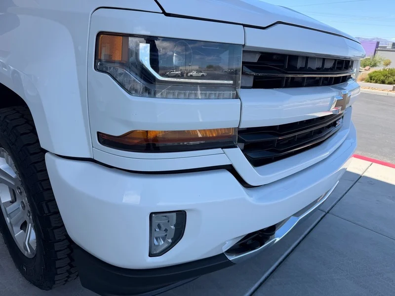 Used 2017 SUMMIT WHITE Chevrolet LT image 29