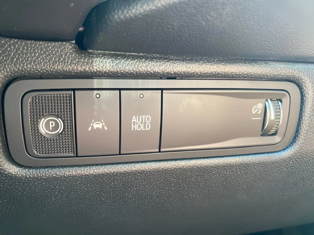 Used 2025 Summit White Chevrolet LT image 27