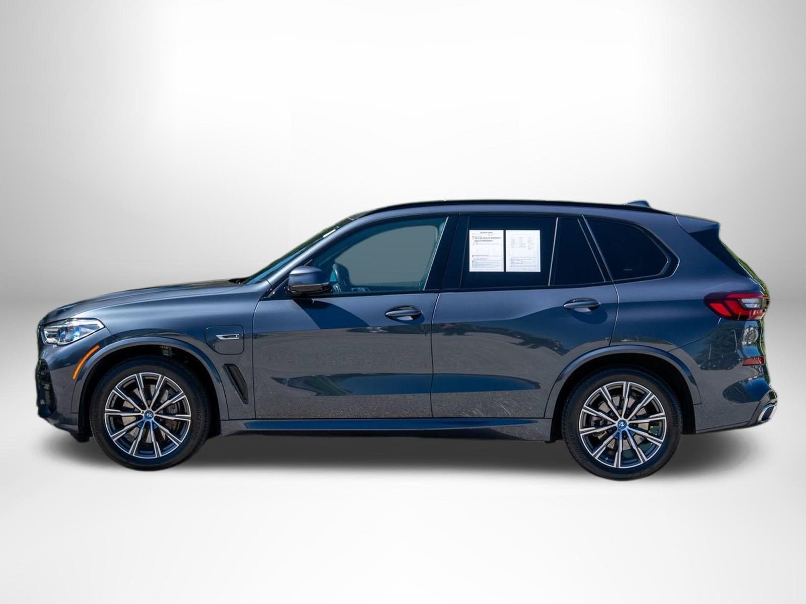 Used 2022 Arctic Grey Metallic BMW xDrive45e image 4