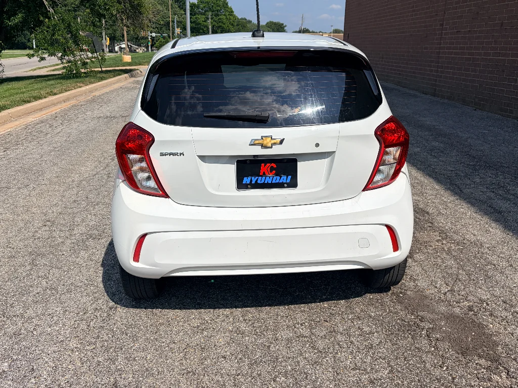 Used 2019 Summit White Chevrolet LS image 4