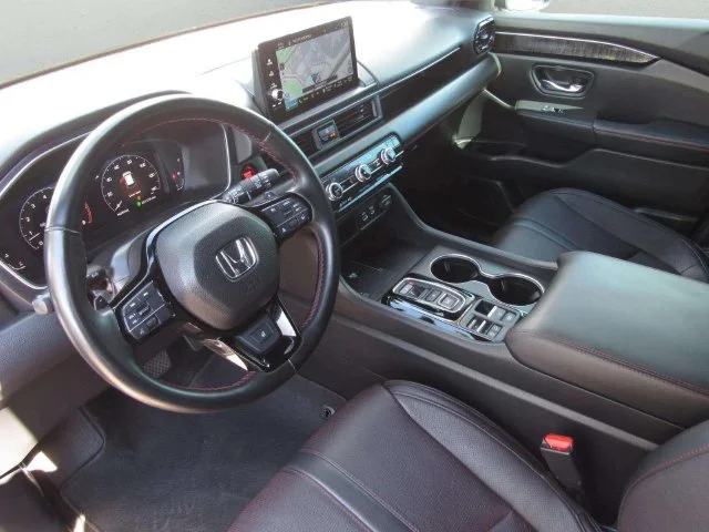 Certified Used 2025 Modern Steel Metallic Honda AWD Black Edition image 17