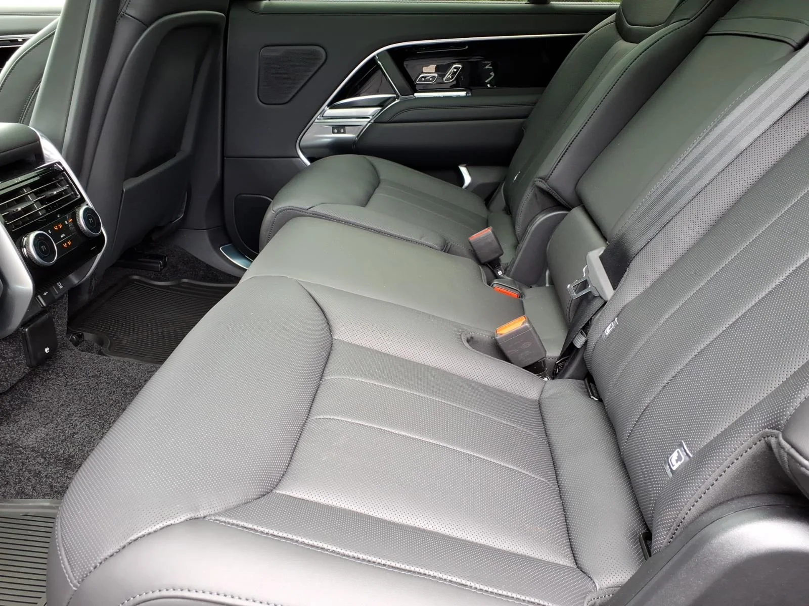 New 2026 Carpathian Grey Land Rover SE LWB image 5