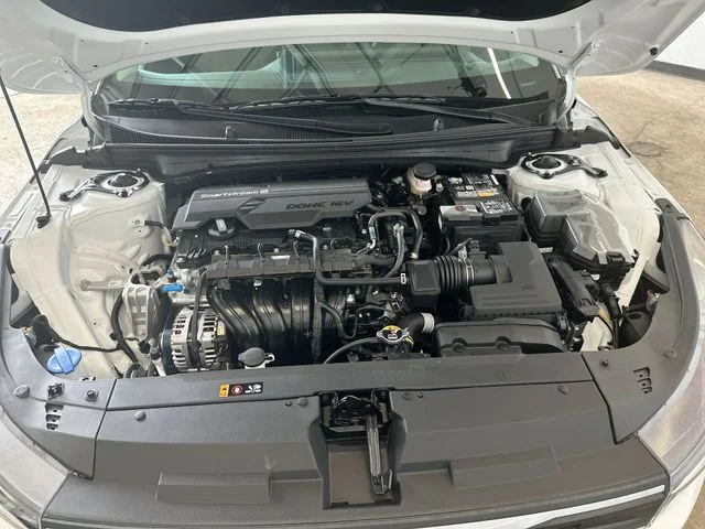 New 2026 Snow White Pearl Kia LXS image 19