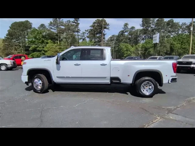 New 2026 Polar White Tricoat Chevrolet High Country DRW image 29