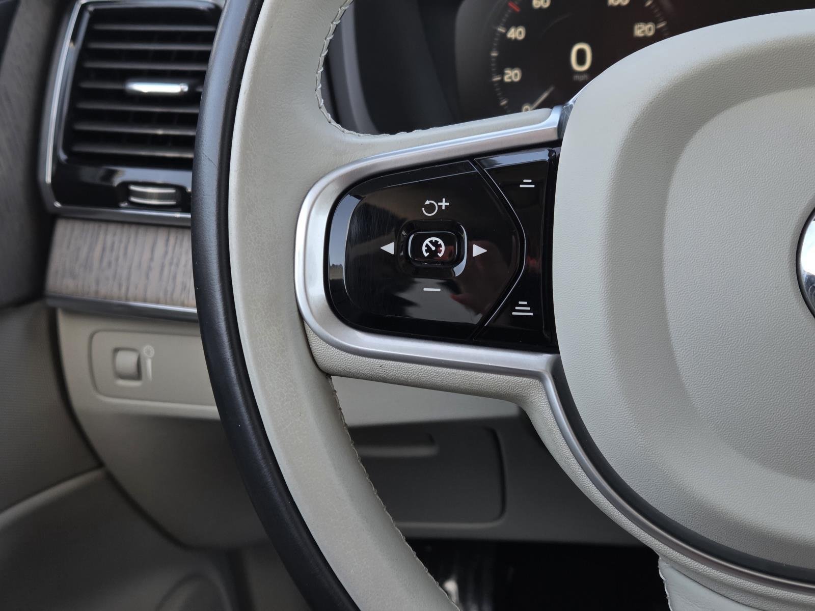 Used 2020  Volvo Inscription image 20