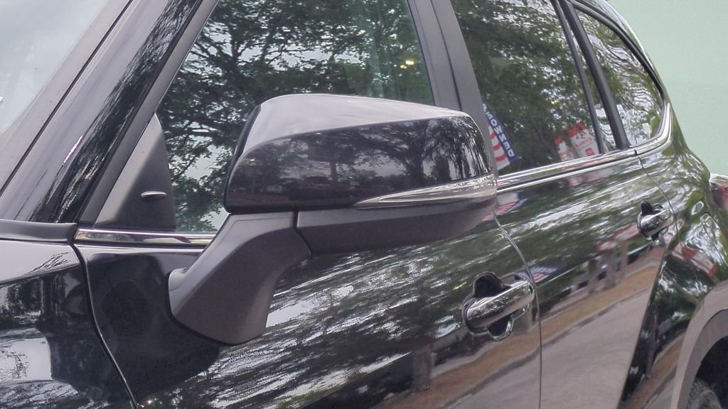 2024 Toyota Highlander LE - Photo 27