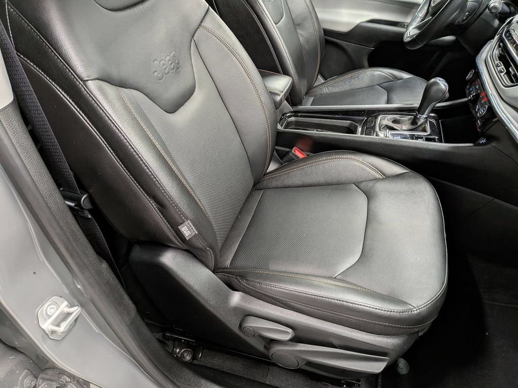 Used 2022 Gray Jeep Limited image 24