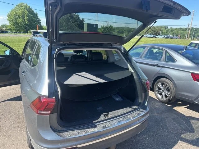 Used 2018 Platinum Gray Metallic Volkswagen 2.0T SE image 12