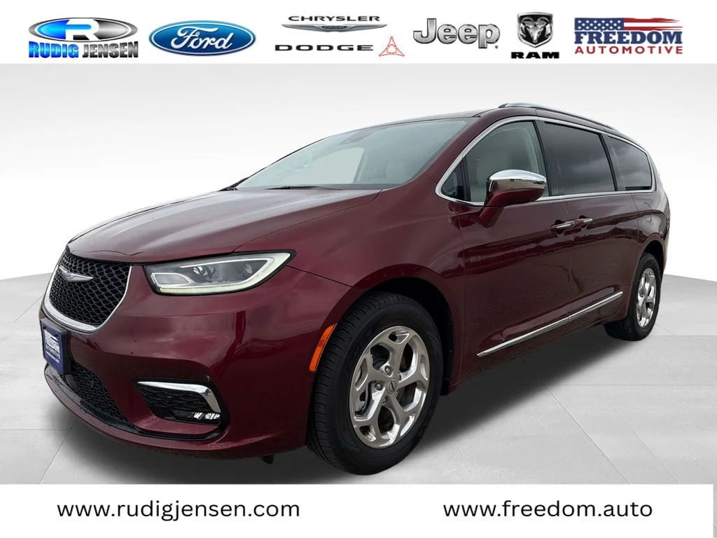 2021 Chrysler Pacifica Limited's photo