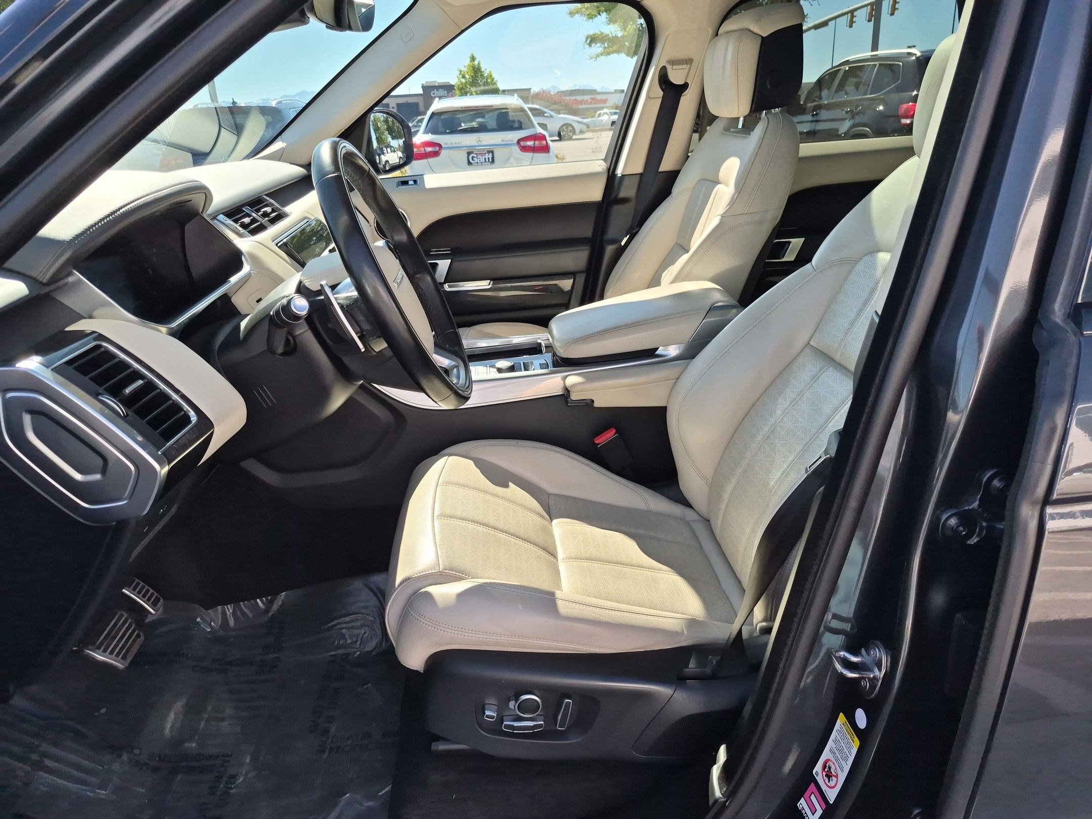 Used 2021 Santorini Black Metallic Land Rover Autobiography image 14