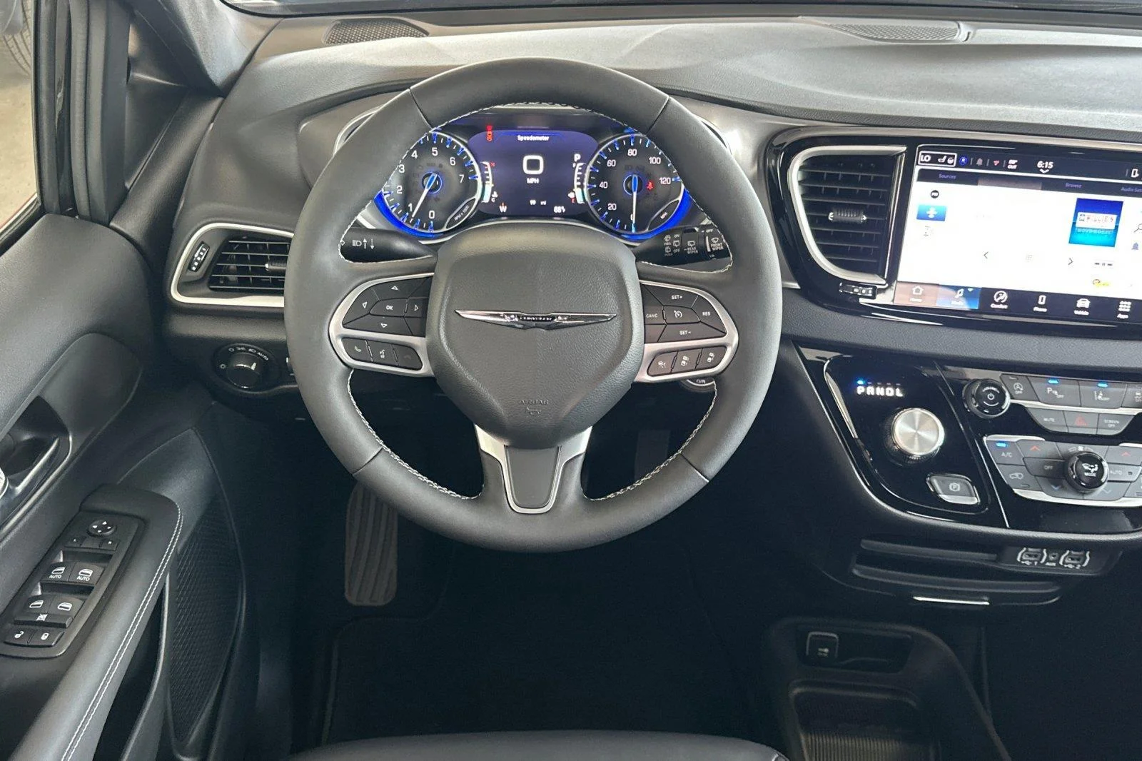 2025 Chrysler Voyager LX - Photo 14