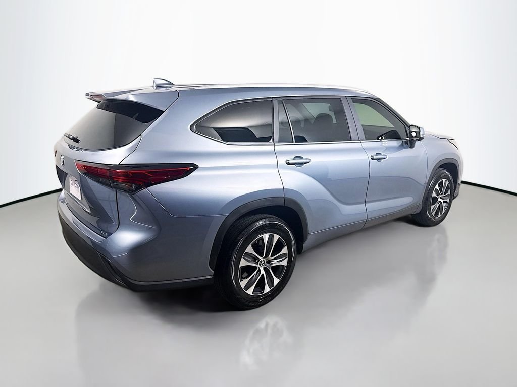 Used 2023 Moon Dust Toyota XLE image 7