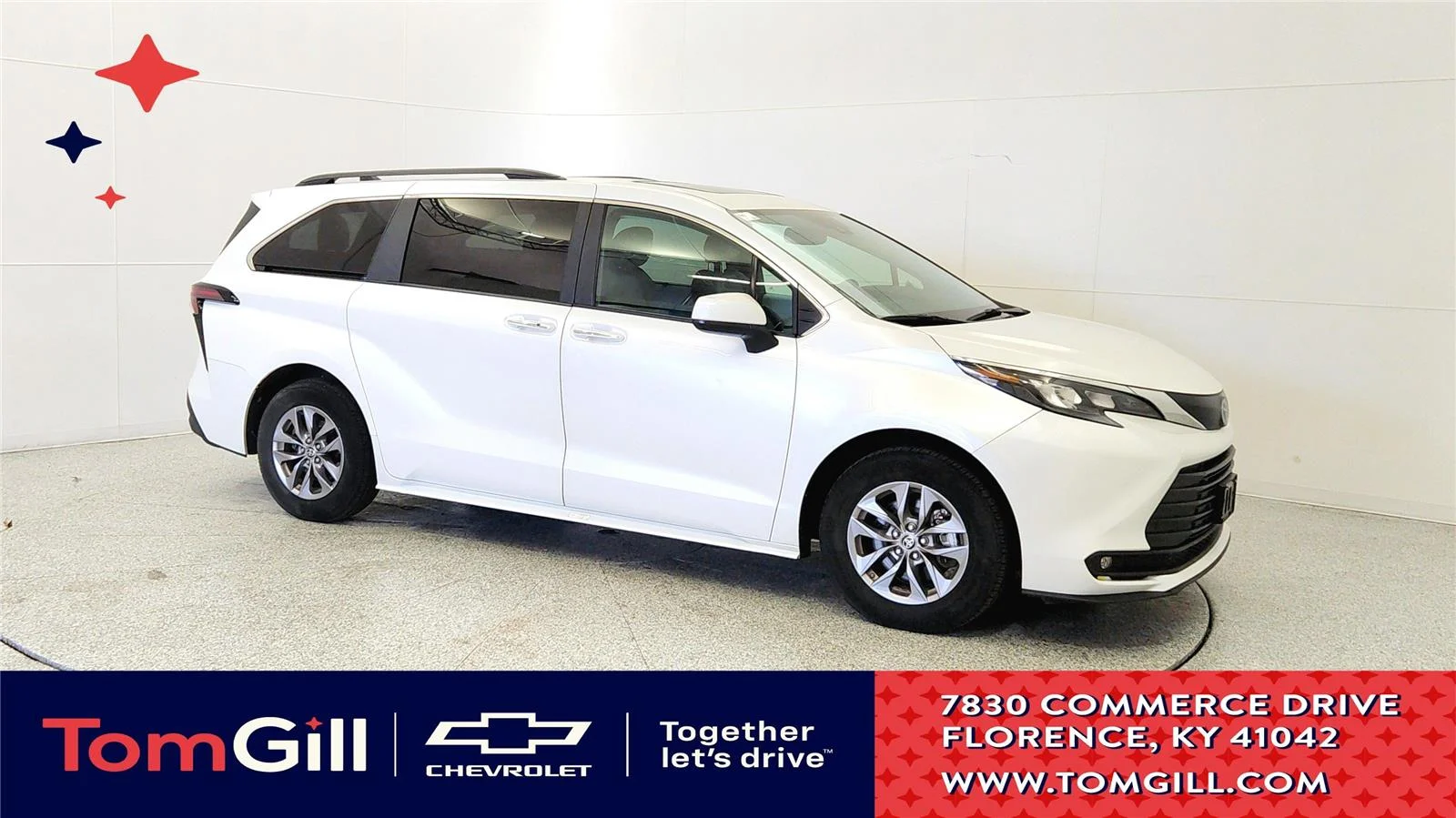 2025 Toyota Sienna XLE 8-Passenger Hybrid FWD's photo