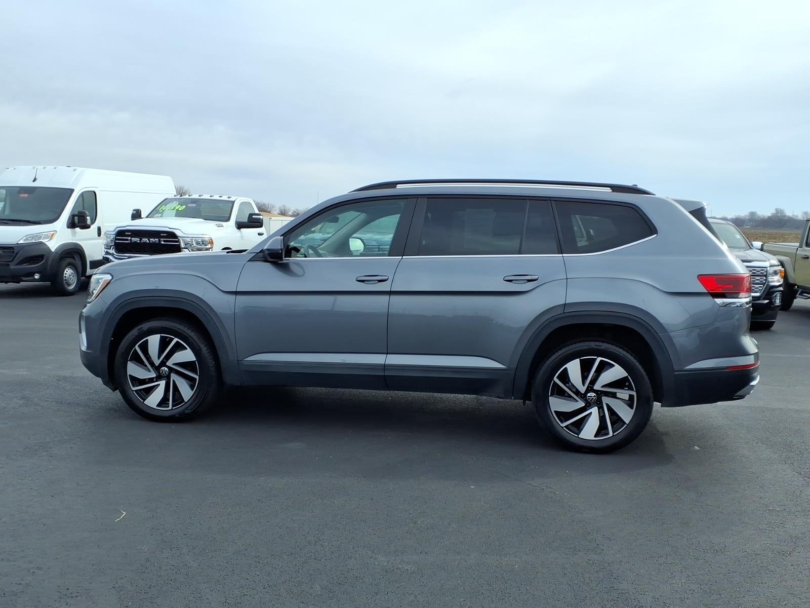 2025 Volkswagen Atlas SE w/Tech - Photo 14