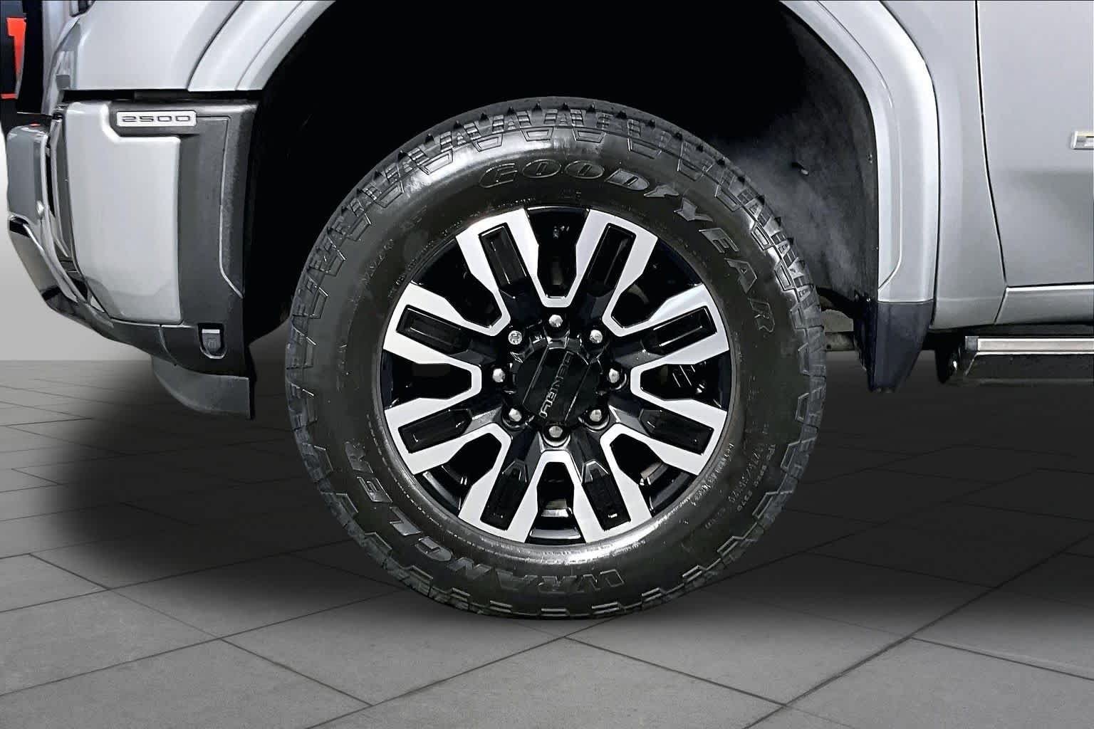 Used 2024 Sterling Metallic GMC Denali Ultimate image 11