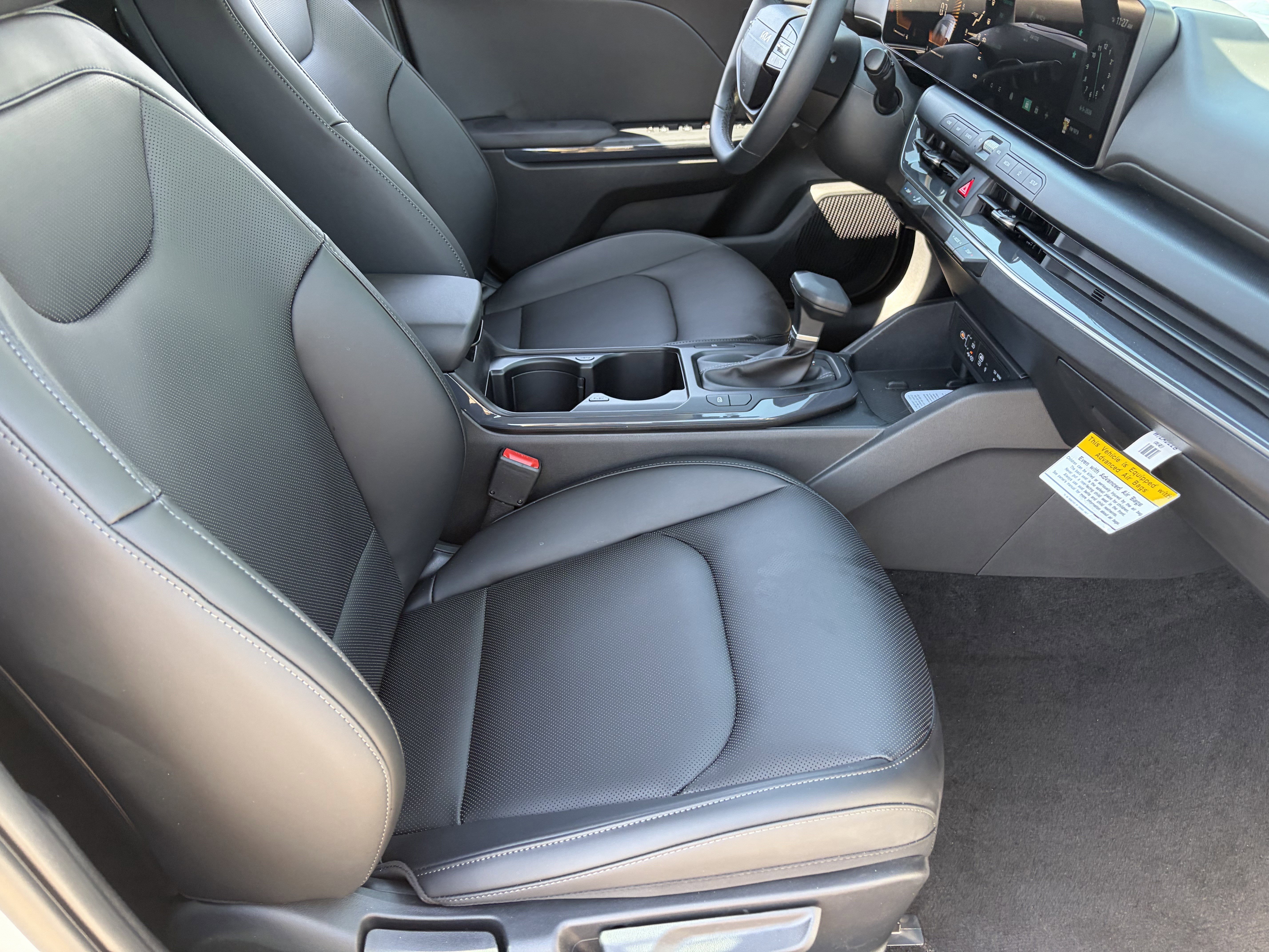 New 2026 Snow White Pearl Kia EX image 9