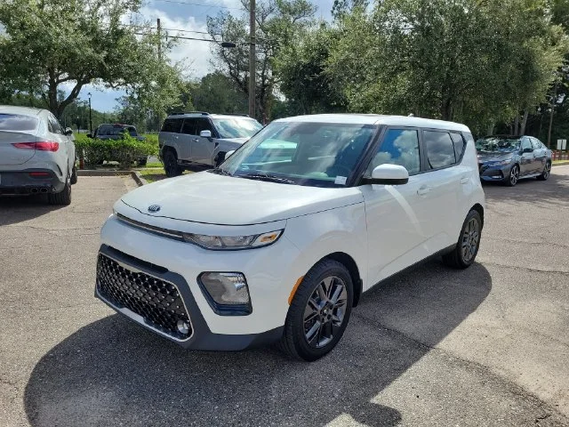Used 2021 White Kia EX image 4