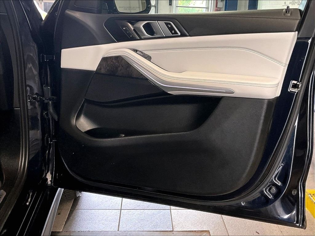 Used 2023 Black BMW xDrive40i image 12
