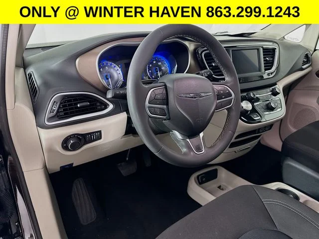 Used 2024 Black Chrysler LX image 9