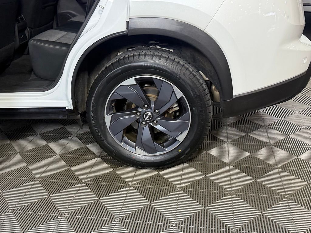 2025 Nissan Rogue SV - Photo 12