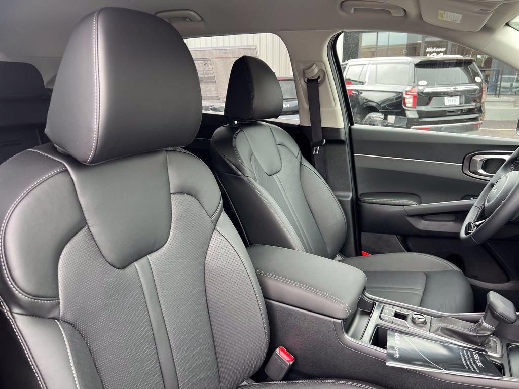 2025 Kia Sorento S - Photo 31