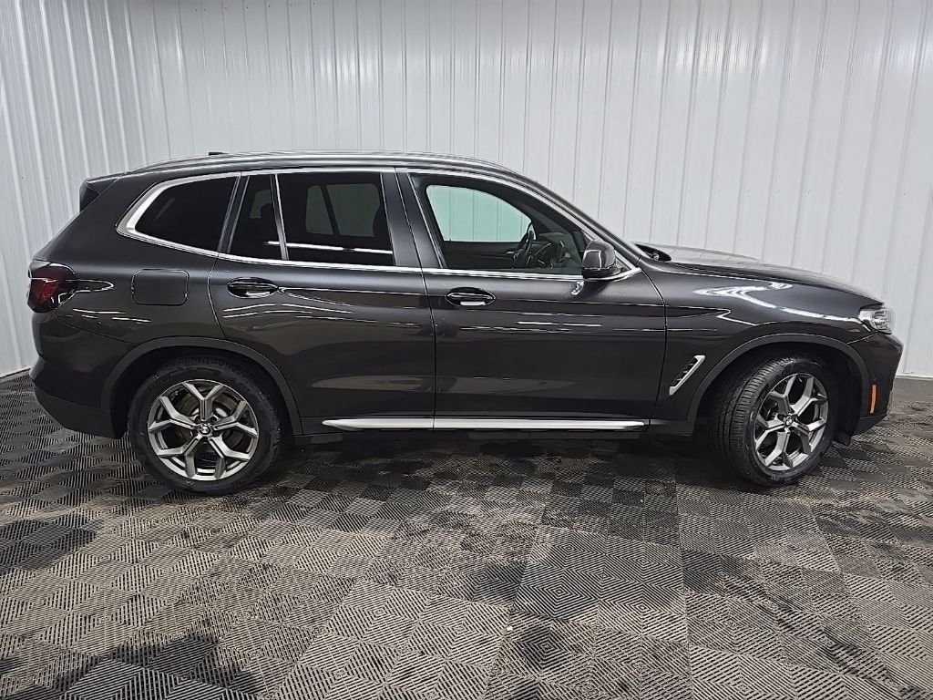 Used 2024 Gray BMW xDrive30i image 2