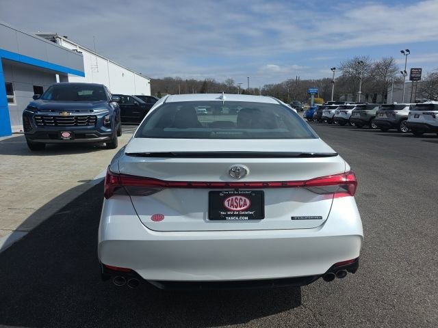 Used 2019 White Toyota XLE image 4